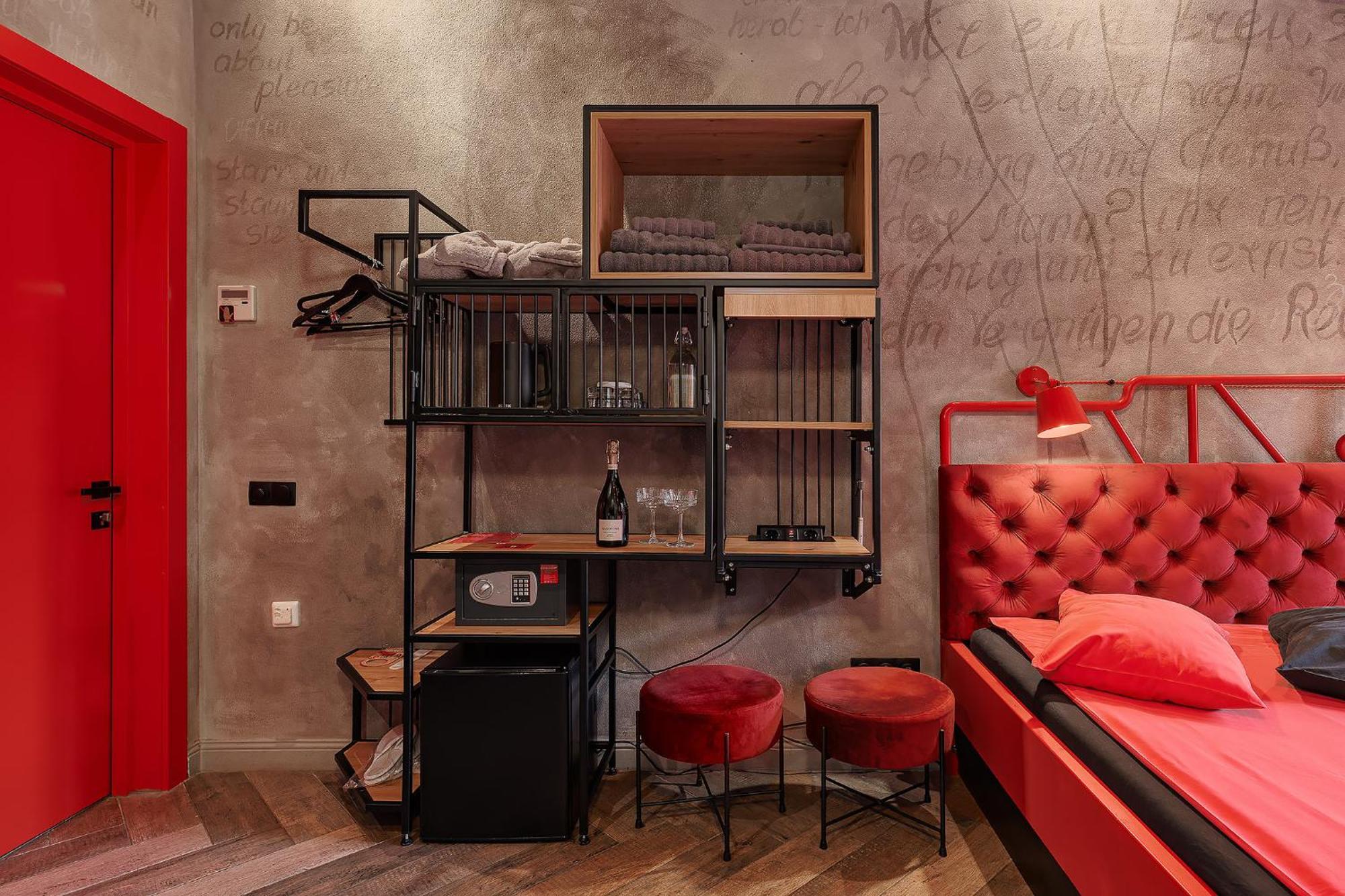 Masoch. & Cafe Otel